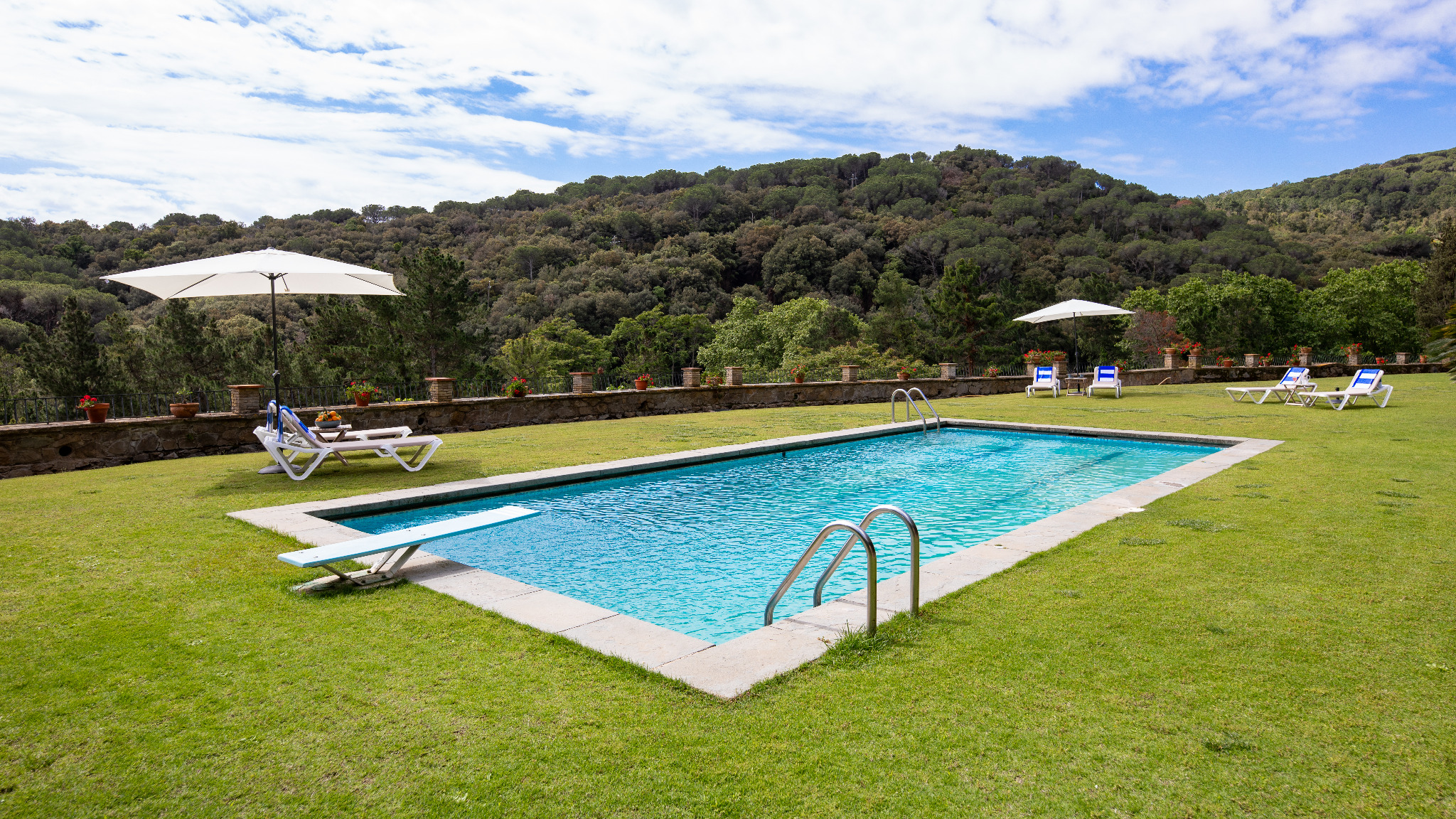 Saint George private estate and swimming pool in Catalonia